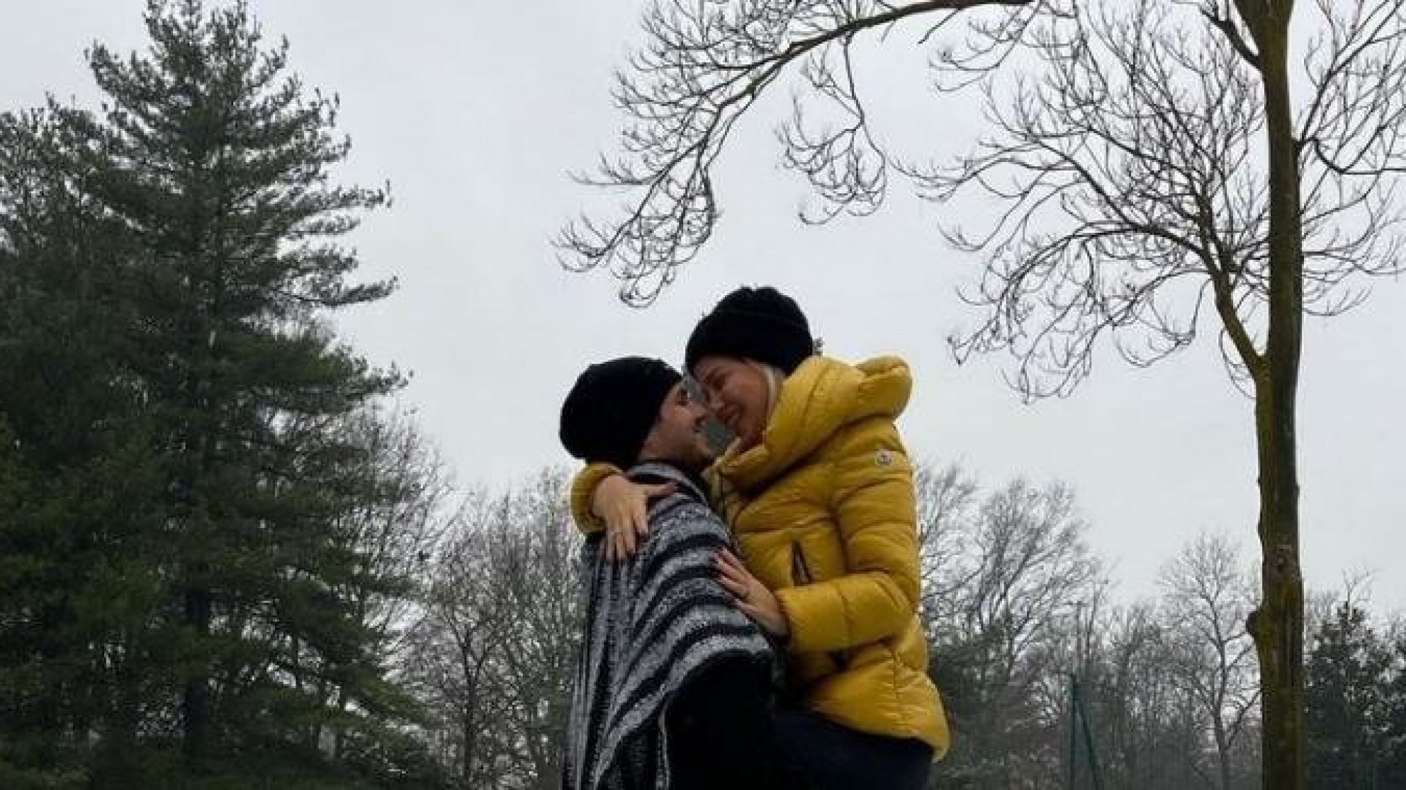 Aparecieron románticas imágenes de Wanda Nara y Mauro Icardi bajo la nieve